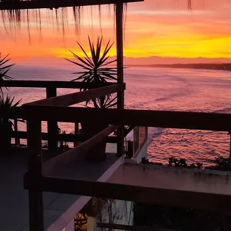 Pousada Marambaia Café - Praiana, econômica, Com café da manhã, piscina e hidromassagem ao ar livre - Frente para o mar-2